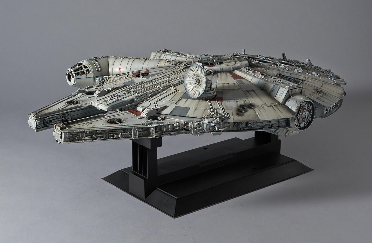 Bandai Millennium Falcon  Perfect Grade  (01206)