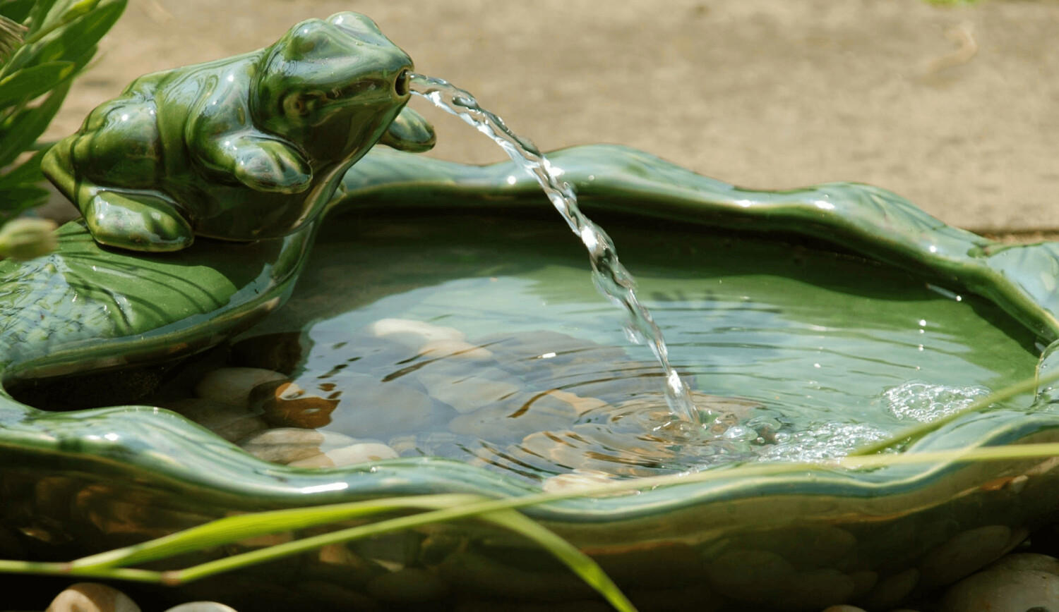 Primrose London Ceramic Solar Frog Water Feature