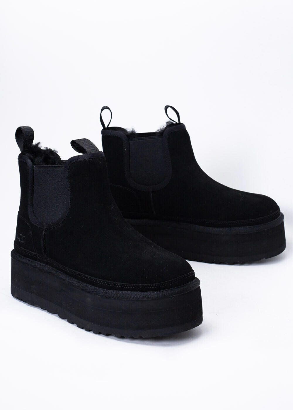 UGG Neumel W Platform Chelsea Boot black