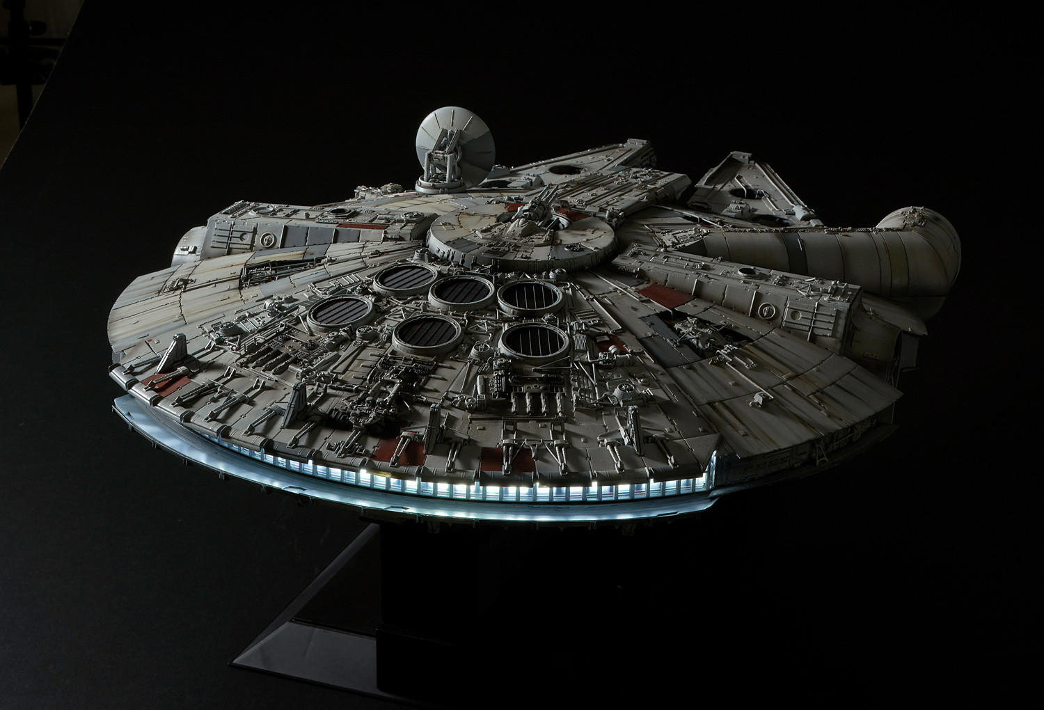 Bandai Millennium Falcon  Perfect Grade  (01206)